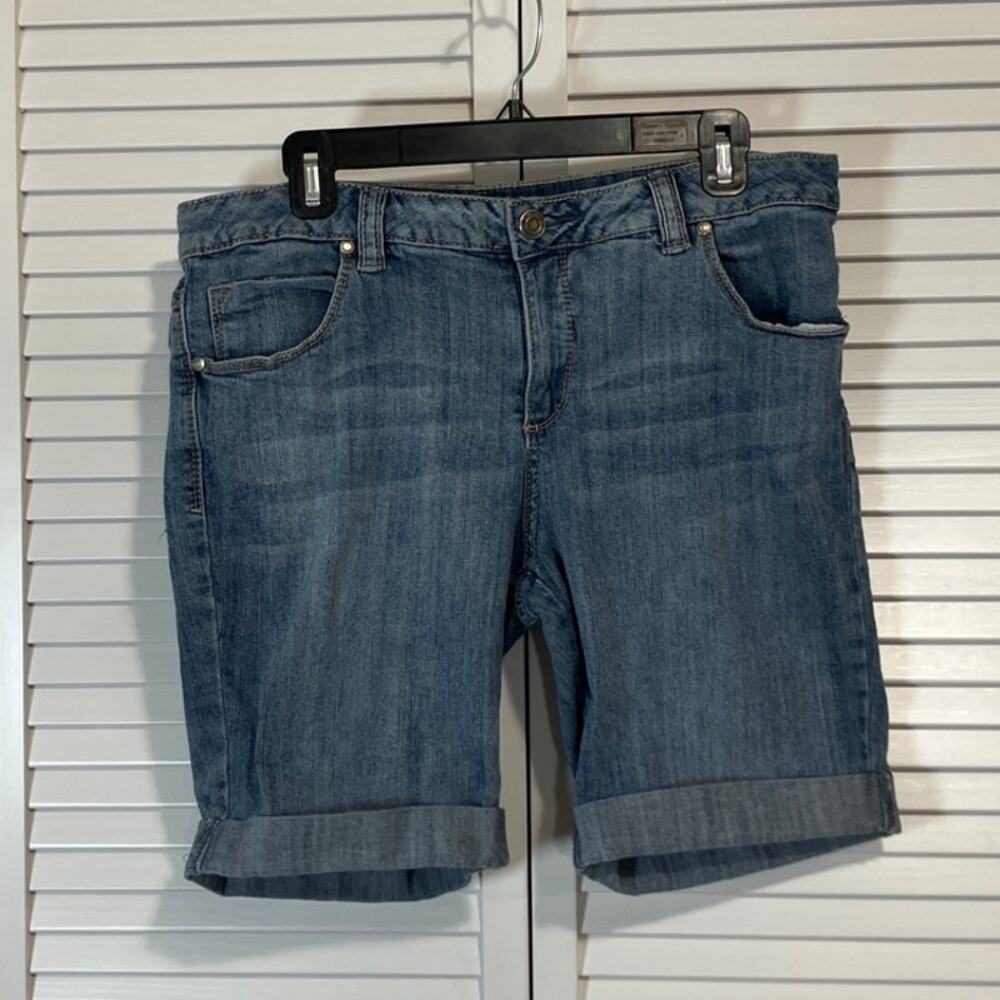 Faded Glory Blue Denim Med Wash Mid Rise Mid-Thigh Cuffed Hem Shorts 14